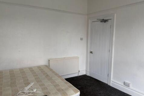 Simple bedroom with a double mattress, neutral ...