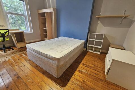 Bright, well-presented bedroom with wooden floo...