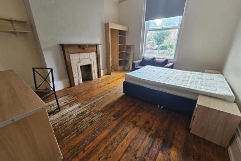 Bright period bedroom with original wooden floo...