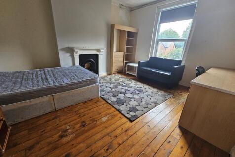 Bright, well-presented bedroom with wooden floo...