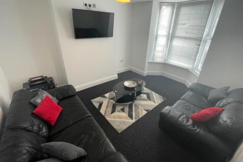 A spacious and inviting large modern living roo...