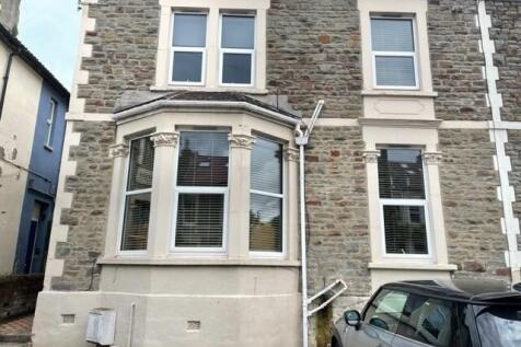 Attractive stone-fronted terraced house with ba...