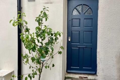 Charming entrance with a freshly painted deep-b...
