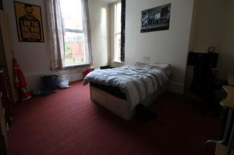 Bright, well-proportioned double bedroom with l...