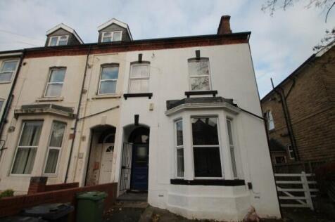 Charming terraced townhouse with bay window, tr...