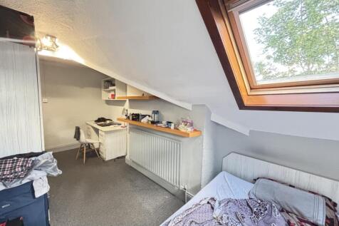 A spacious and well-maintained bedroom featurin...