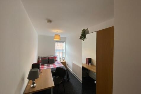 Bright, neatly furnished double bedroom with a ...