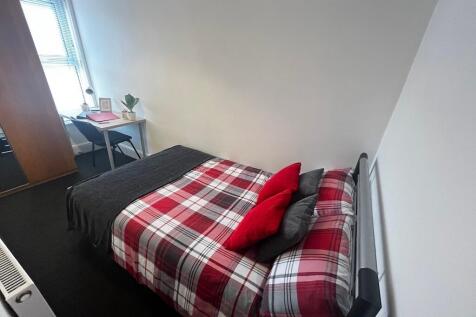 Bright, tidy bedroom with a double bed dressed ...