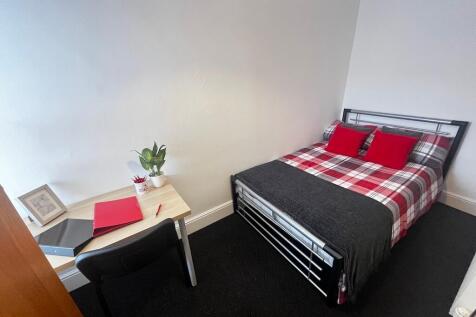 Neat, well-presented single bedroom with a mode...