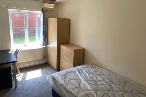 Bright, neatly presented furnished bedroom with...