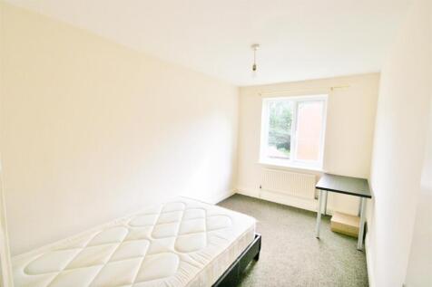 Bright and clean single bedroom with a large wi...