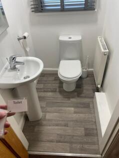 Bright, well-maintained downstairs WC with mode...
