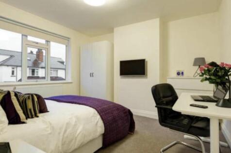 A spacious and well-maintained living room feat...