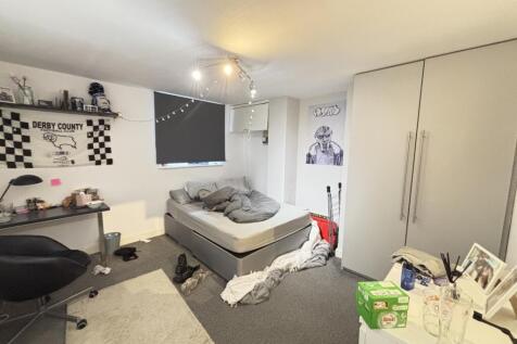 A cozy and functional living room with ample sp...