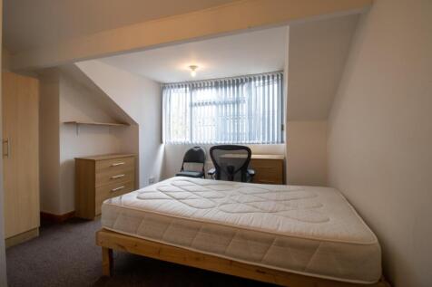 Bright, simply furnished double bedroom with a ...