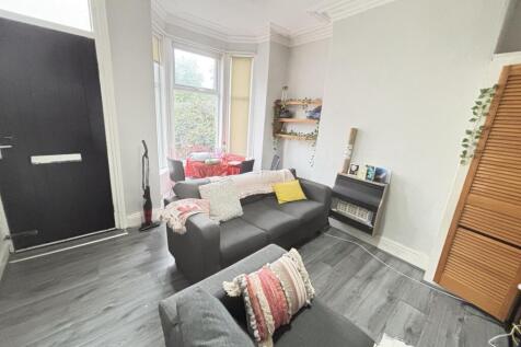 A bright and inviting contemporary living room ...