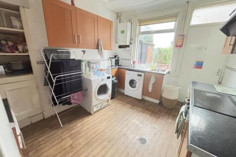 Bright and cheerful living room with ample natu...