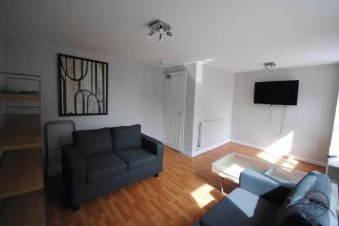 A bright and well-maintained contemporary livin...