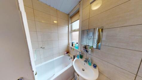 Bright and clean bathroom with a spacious batht...