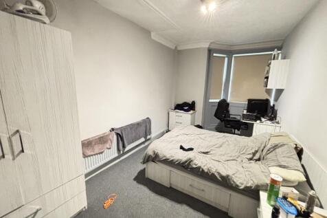 A cozy bedroom with a double bed, minimal clutt...