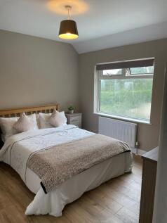 A spacious and neatly presented bedroom featuri...