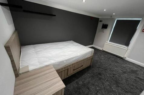 A well-maintained double bedroom featuring a la...