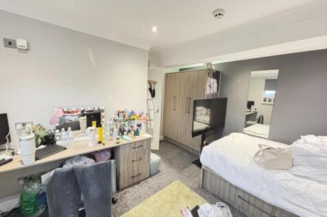 Bright and spacious living area with modern fur...