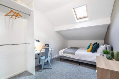 A bright and tidy single bedroom featuring a co...