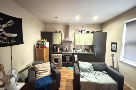 A cozy and well-maintained living room featurin...