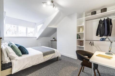 Bright, well-presented bedroom with a comfortab...