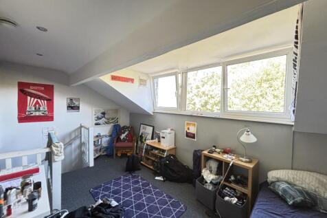 A cozy bedroom featuring a double bed and a stu...