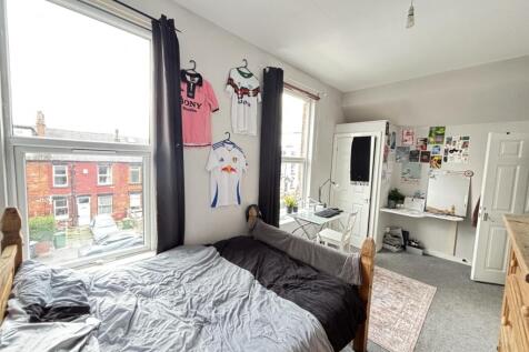 A cozy bedroom featuring a double bed with a pl...