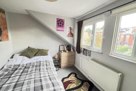 Bright and cozy bedroom featuring a double bed,...