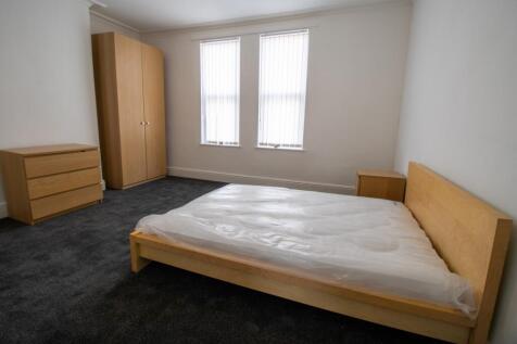 Bright, simply furnished double bedroom with a ...