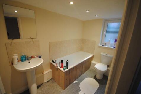 Well-presented bathroom with a fitted bathtub, ...