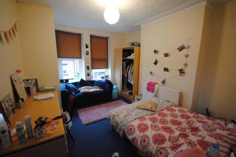 Bright, neatly arranged double bedroom with a c...