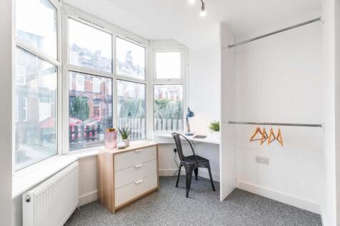 Bright bedroom with a large bay window letting ...