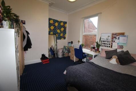 Bright furnished double bedroom with a comforta...