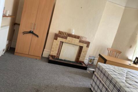 This spacious double bedroom features ample flo...