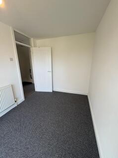 Bright, freshly painted single bedroom with neu...