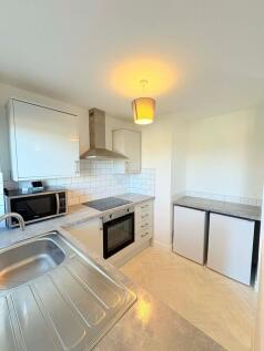 Bright, modern kitchen with fitted oven and ele...