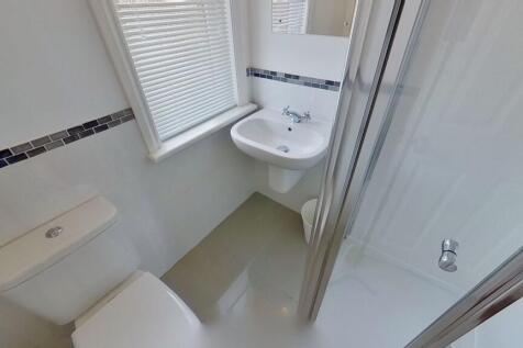 Bright, well-maintained bathroom with a modern ...
