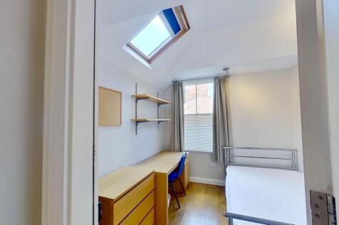 Bright, neatly presented single bedroom with a ...