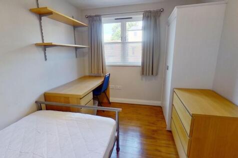 Bright, neatly furnished single bedroom with wo...