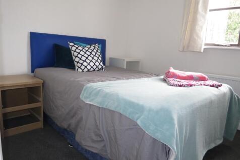 A cozy double bedroom featuring a comfortable b...