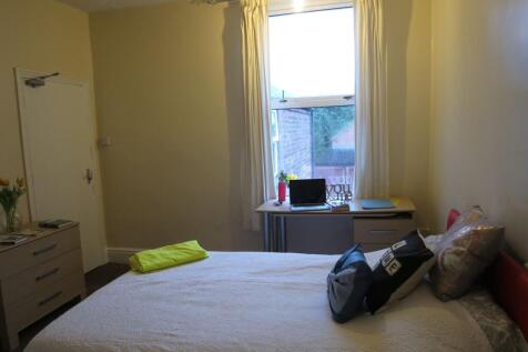 Bright, neatly presented double bedroom with a ...