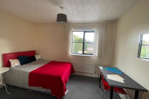 A spacious and bright double bedroom with a com...