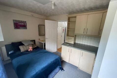 A cozy double bedroom featuring ample storage a...