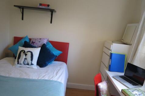 Bright, neatly presented bedroom with a comfy d...