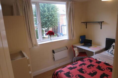 Bright, tidy single bedroom with a large window...